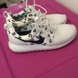 Nike roshes new condition.